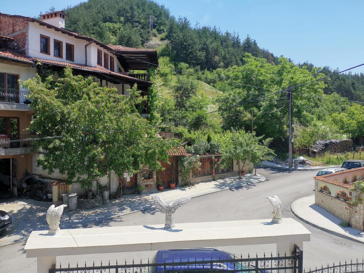 Къща Томови,Стаи За Гости Devin Exterior foto